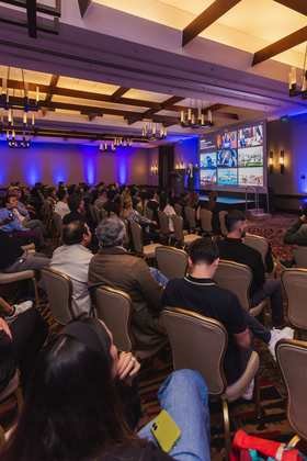 Vista del público asistente al Invest Dubai Summit, Bogotá